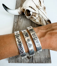 Load image into Gallery viewer, Western Stackable Stretch Bracelet - HOWDY HAT CACTUS STARS
